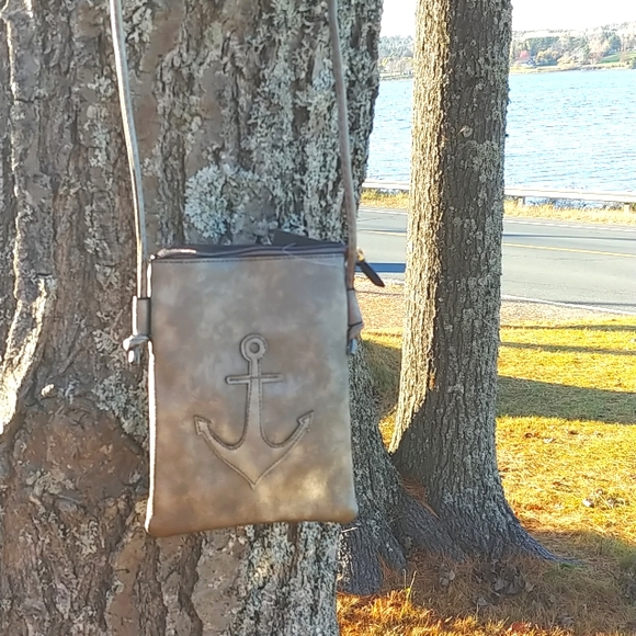 Anchor mini crossbody bag w/cell phone pocket NWT ✨Host Pick✨ - Picture 6 of 8